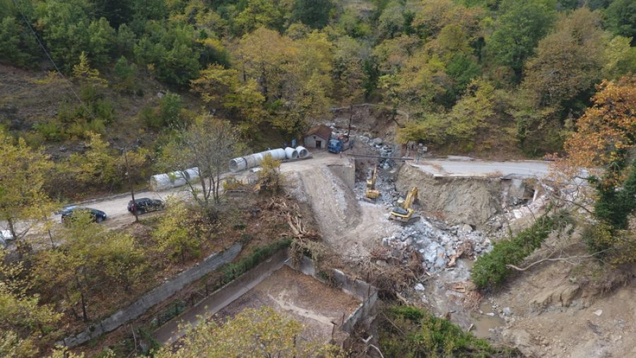 Αποκατάσταση ζημιών στη γέφυρα Ανθοχωρίου από την Π.Ε Καρδίτσας