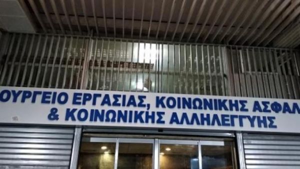 Τι ισχύει για τις αναστολές συμβάσεων στις περιοχές που μπήκαν στο «βαθύ κόκκινο»