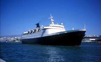 Ταλαιπωρία για πλοίο με 453 επιβάτες: Επιστρέφει στον Πειραιά λόγο μηχανικής βλάβης