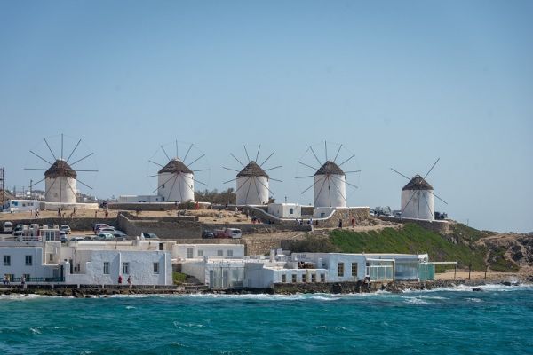 Υπηρεσίες φύλαξης σε βίλες ιδιωτών στη Μύκονο εκτελούσαν 6 αστυνομικοί