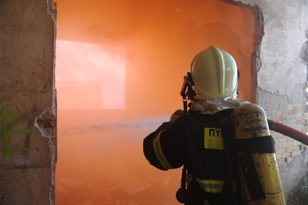 4 γυναίκες νεκρές στη μεγάλη πυρκαγιά σε μπισκοτοβιομηχανία στα Τρίκαλα