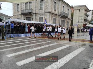 Υπό βροχή και με αγήματα της σημαίας γυμνασίων, λυκείων και το στρατό η παρέλαση της 28ης Οκτωβρίου στην Καρδίτσα (+Φωτο +Βίντεο)