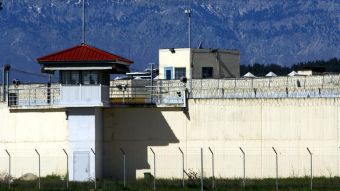 Νεκρός έπεσε δραπέτης των φυλακών Τρικάλων μετά από ένοπλη ληστεία χρηματοποστολής στο αεροδρόμιο Τιράνων