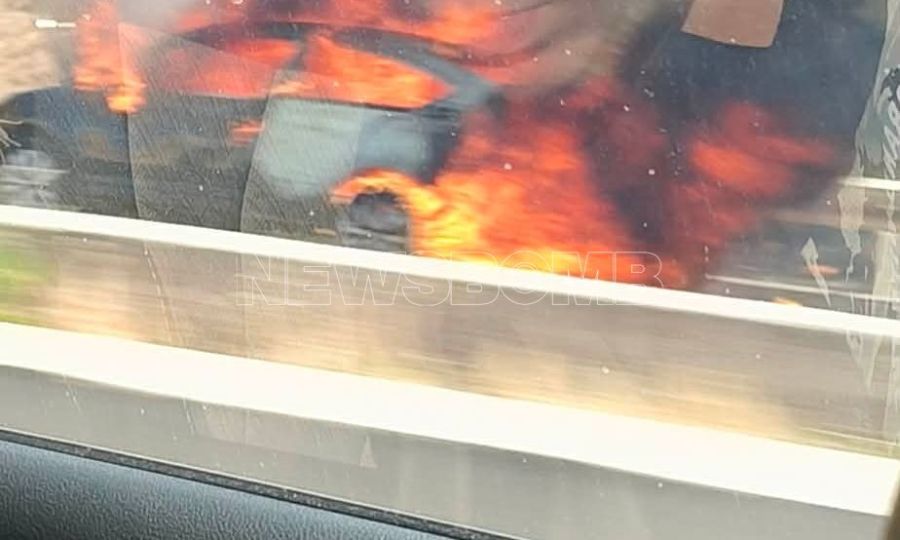 Κάηκε αυτοκίνητο στην Ε.Ο. Αθηνών - Λαμίας στο ύψος της Ριτσώνας (+Βίντεο)