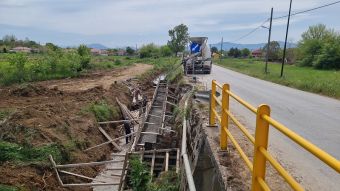 Σε εξέλιξη οι εργασίες κατασκευής τοιχίου αντιστήριξης στη γέφυρα της κοινότητας Προδρόμου