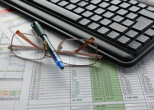 Μετάθεση προθεσμιών και νέο χρονοδιάγραμμα για την υποχρεωτική ηλεκτρονική τιμολόγηση για τις μεγάλες επιχειρήσεις της α’ περιόδου
