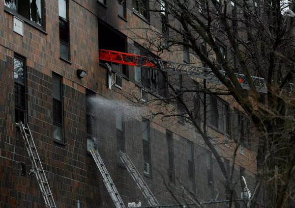 Νέα Υόρκη: Τουλάχιστον 19 νεκροί και δεκάδες τραυματίες σε πυρκαγιά σε κτίριο στο Μπρονξ (+Βίντεο)