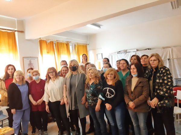 Έκοψαν την πίτα τους οι καθαρίστριες του Νοσοκομείου
