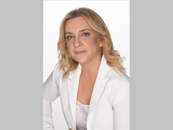"Γκροτέσκο" - Άρθρο της Παναγιώτας Βράντζα για την επίσκεψη του Πρωθυπουργού στην Αργιθέα