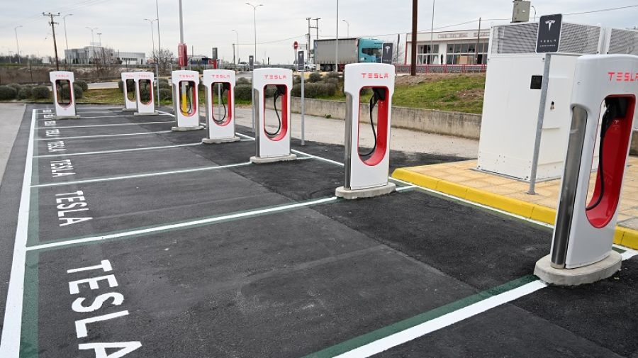 To Fashion City Outlet τοποθετεί οκτώ νέους ταχυφορτιστές Tesla!