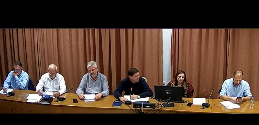 Δημοτικό Συμβούλιο Σοφάδων: «Όχι» στη συγχώνευση των Συνδέσμων Ύδρευσης – Σε αδιέξοδο το έργο του Σμοκόβου