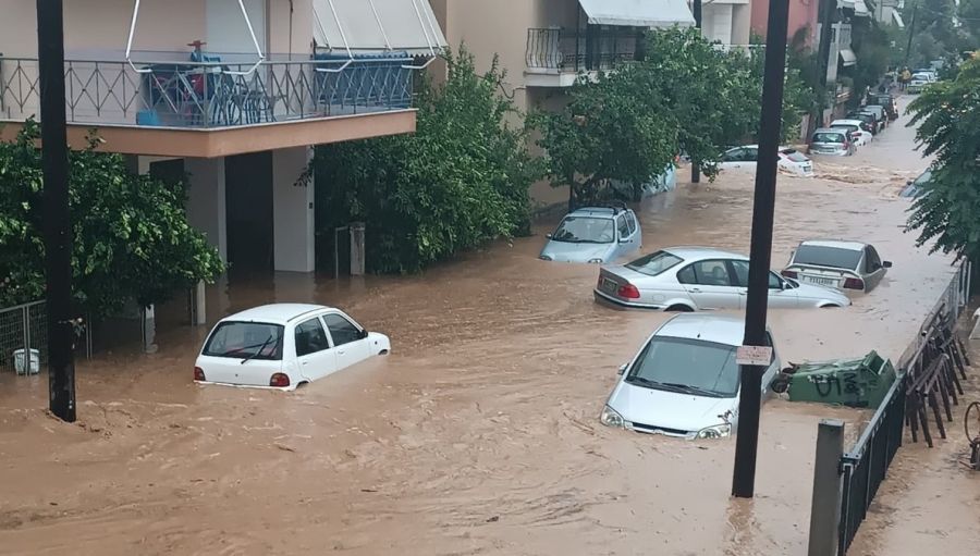 Χωρίς πόσιμο νερό συνεχίζει ο Βόλος - Κίνδυνος για υπερχείλιση της λίμνης Κάρλας