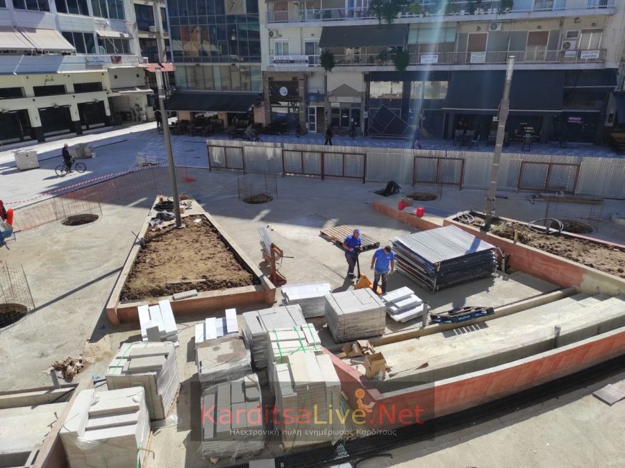 Ολοκληρώνεται η πλακόστρωση στον πεζόδρομο Καζαμπάκα - Μορφοποιήθηκε η νέα πλατεία Καραολή &amp; Δημητρίου(Δικαστηρίων) +Φωτο
