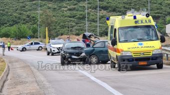 "Καραμπόλα" τριών αυτοκινήτων στο δρόμο Λαμίας - Δομοκού με εμπλοκή και οχήματος από την Καρδίτσα (+Φώτο)