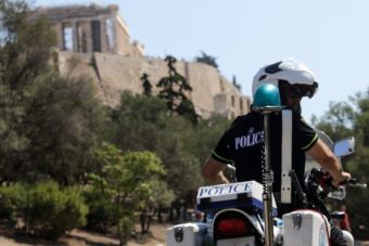Ακρόπολη: Άνδρας με μαχαίρι τραυμάτισε τουρίστες