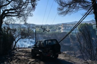 Σε ύφεση η πυρκαγιά στο Κορωπί - πλήρης αποκατάσταση της κυκλοφορίας