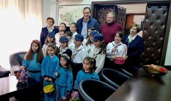 ‘’Λαζαρίνες’’ του Σώματος Ελληνικού Οδηγισμού στον Αντιπεριφερειάρχη Π.Ε. Καρδίτσας Κ. Νούσιο