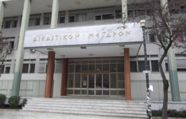 Νεαρός αποπειράθηκε να αυτοκτονήσει στο Δικαστικό Μέγαρο Λάρισας