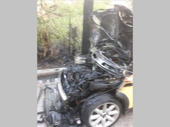 Κάηκε αυτοκίνητο στο κέντρο της Καρδίτσας (+Φώτο)