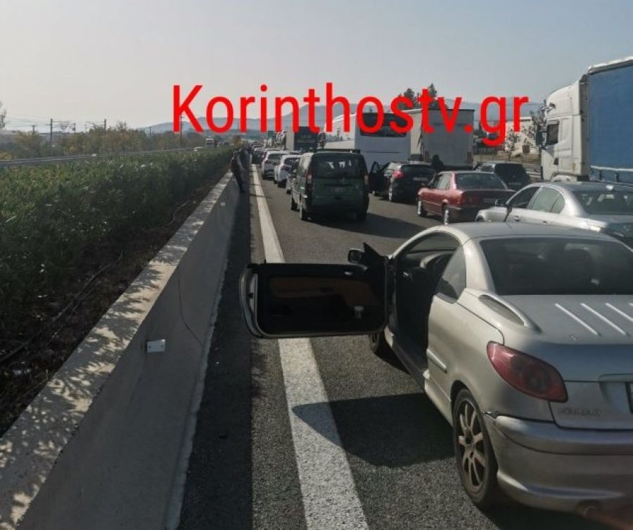 Κόρινθος: Μηχανή συγκρούστηκε με αυτοκίνητο που εισήλθε ανάποδα στο ρεύμα της Ε.Ο. - 2 νεκροί