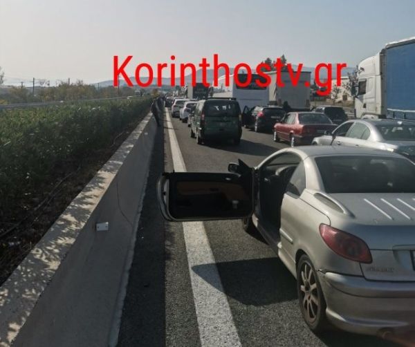 Κόρινθος: Μηχανή συγκρούστηκε με αυτοκίνητο που εισήλθε ανάποδα στο ρεύμα της Ε.Ο. - 2 νεκροί