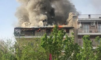Τρίκαλα: Πυρκαγιά σε τελευταίο όροφο πολυκατοικίας