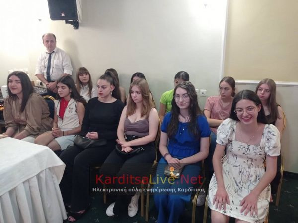 «Το Κορίτσι της Σμύρνης»: 12 μαθήτριες του 1ου Πειραματικού ΓΕΛ Καρδίτσας έγραψαν μυθιστόρημα! (+Φώτο +Βίντεο)