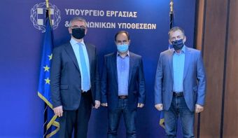 Μέτρα για εργαζομένους και επιχειρήσεις που επλήγησαν από τις πλημμύρες ανακοίνωσε ο υπουργός Εργασίας Ι. Βρούτσης