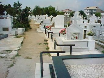 Σε κοιμητήριο της Δράμας θάφτηκε η σορός άνδρα που "αφαιρέθηκε" από τάφο στην Καβάλα
