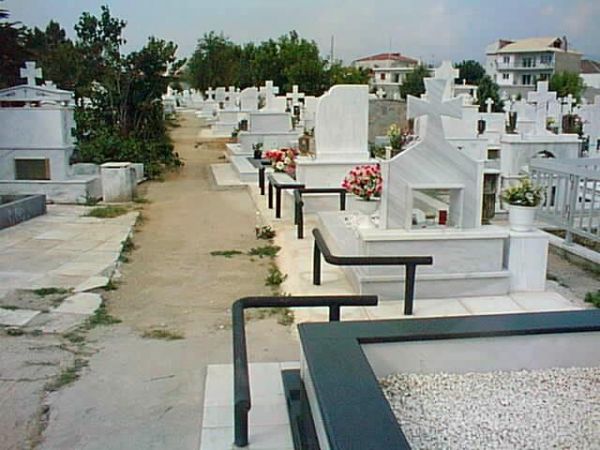 Σε κοιμητήριο της Δράμας θάφτηκε η σορός άνδρα που "αφαιρέθηκε" από τάφο στην Καβάλα