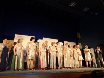 38ο Π.Φ.Ε.Θ.: Το έργο «Θεσμοφοριάζουσες» παρουσίασε το βράδυ της Κυριακής (19/3) η Θεατρική Σκηνή Ν. Μάκρης Δημοτικού Θεάτρου Μαραθώνα