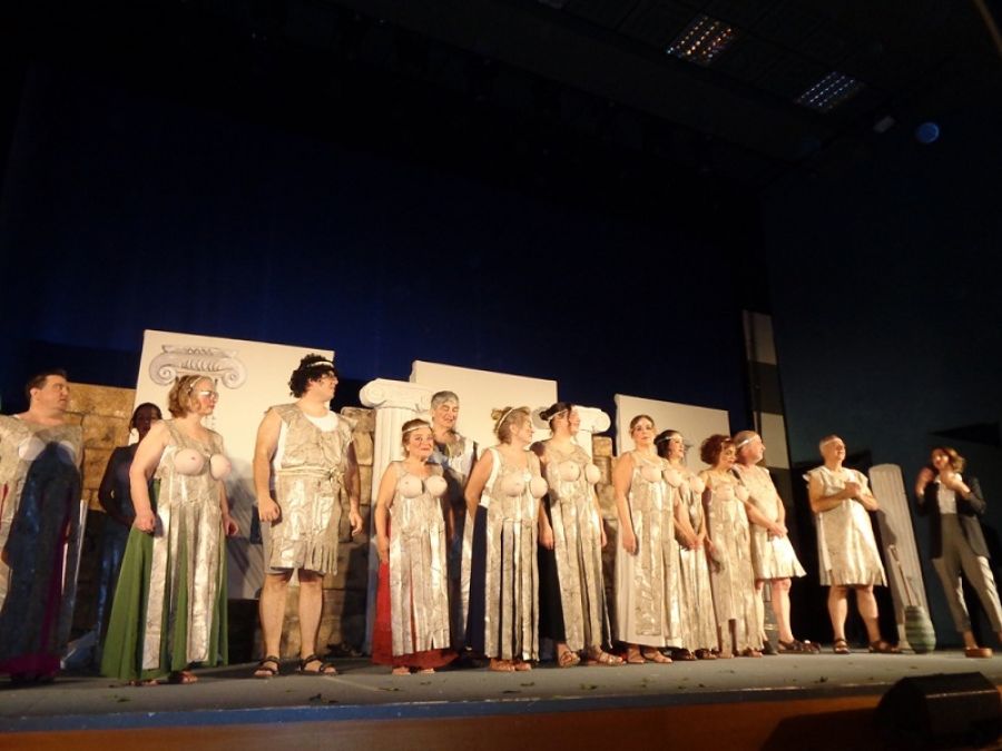 38ο Π.Φ.Ε.Θ.: Το έργο «Θεσμοφοριάζουσες» παρουσίασε το βράδυ της Κυριακής (19/3) η Θεατρική Σκηνή Ν. Μάκρης Δημοτικού Θεάτρου Μαραθώνα