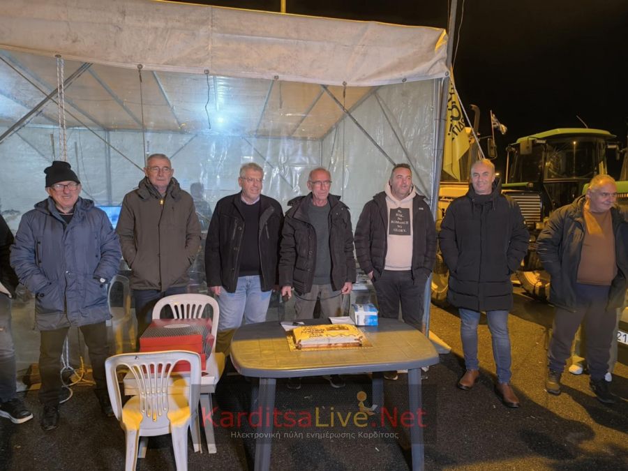 Μπλόκο Ε-65: Εορταστικό κλίμα εν …αναμονή της συνάντησης με τον Πρωθυπουργό – έκοψαν την πρωτοχρονιάτικη πίτα (+Φωτο +Βίντεο)