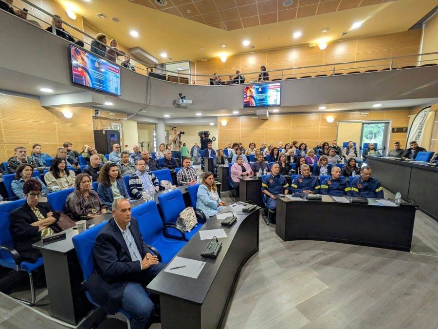 Επίδειξη πυροσβεστικών μέσων με ευρεία συμμετοχή στην αίθουσα του Περιφερειακού Συμβουλίου