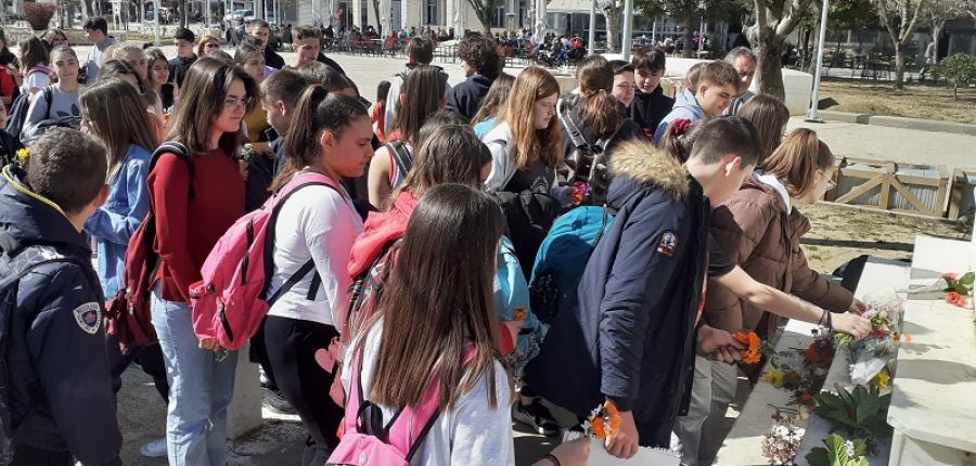 Συγκέντρωση των μαθητών του Παλαμά στη μνήμη των 57 νεκρών στα Τέμπη