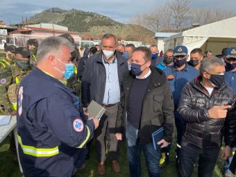 Τις σεισμόπληκτες περιοχές της Λάρισας και των Τρικάλων επισκέφθηκε ο Αναπληρωτής Υπ. Εσωτερικών Στ. Πέτσας