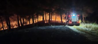 Αντιμετωπίστηκε άμεσα δασική πυρκαγιά στο λόφο του ξενώνα της Μητρόπολης (+Φωτο)