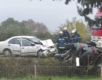 Τροχαίο με τραυματίες στα Μεγάλα Καλύβια Τρικάλων
