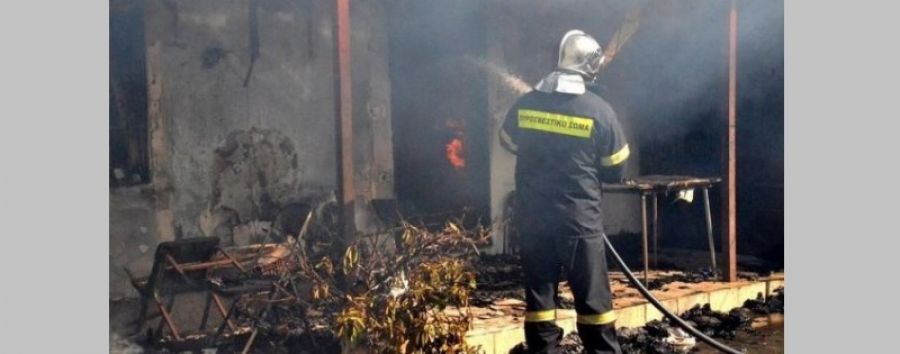 Καταστράφηκε ολοσχερώς από πυρκαγιά βιβλιοπωλείο στον Αλμυρό
