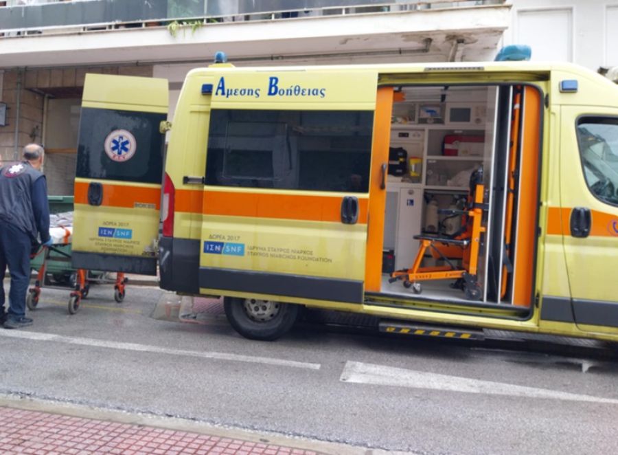 Λάρισα: Έχασε τη μάχη ο 87χρονος που είχε πέσει από τον δεύτερο όροφο πολυκατοικίας