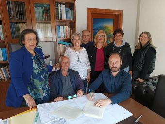 Υπεγράφη το συμβόλαιο αγοράς οικοπέδου με οικία που θα στεγάσει το Αρχαιολογικό – Λαογραφικό Μουσείο Μουζακίου