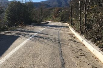 Κατασκευάστηκαν τοιχία αντιστήριξης και επενδεδυμένες τάφροι στο δρόμο προς Θραψίμι