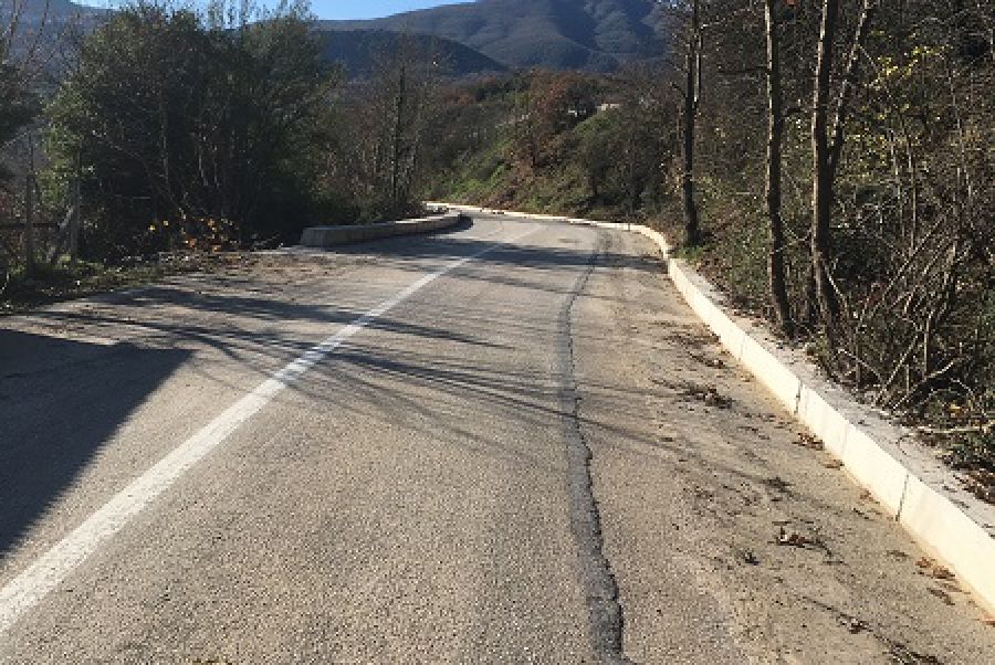 Κατασκευάστηκαν τοιχία αντιστήριξης και επενδεδυμένες τάφροι στο δρόμο προς Θραψίμι