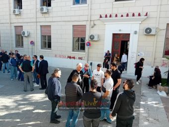 Δικαστήρια: Συγκέντρωση συμπαράστασης στους 17 κατηγορούμενους για επεισόδια στον Τύμπανο (+Φωτο)