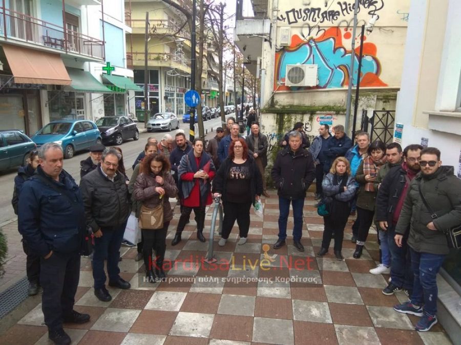 Συγκέντρωση εργαζομένων και φορέων έξω από το κτήριο του ΟΤΕ στην Καρδίτσα (+Φώτο +Βίντεο)