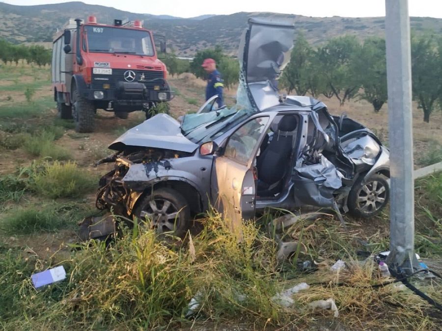 Δύο νεκροί και ένας τραυματίας σε τροχαίο στο δρόμο Λάρισας - Αγιάς (+Φώτο)