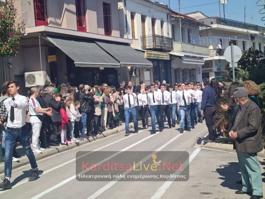 Ολοκληρώθηκε η μαθητική παρέλαση στο Μουζάκι (+Φώτο)