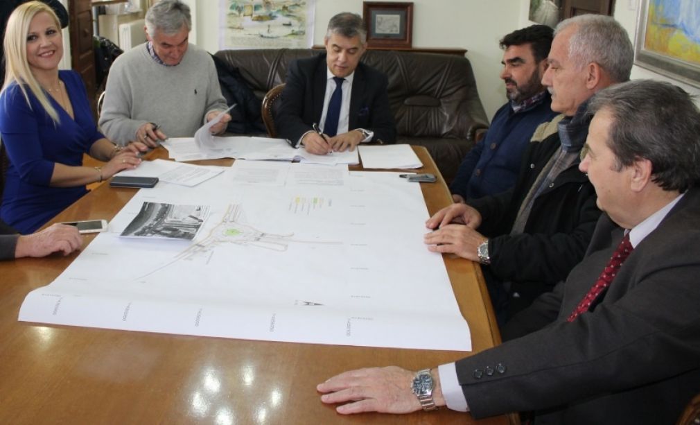 Υπογράφηκε η σύμβαση για την κατασκευή κυκλικού κόμβου στα Αστέρια Αγριάς