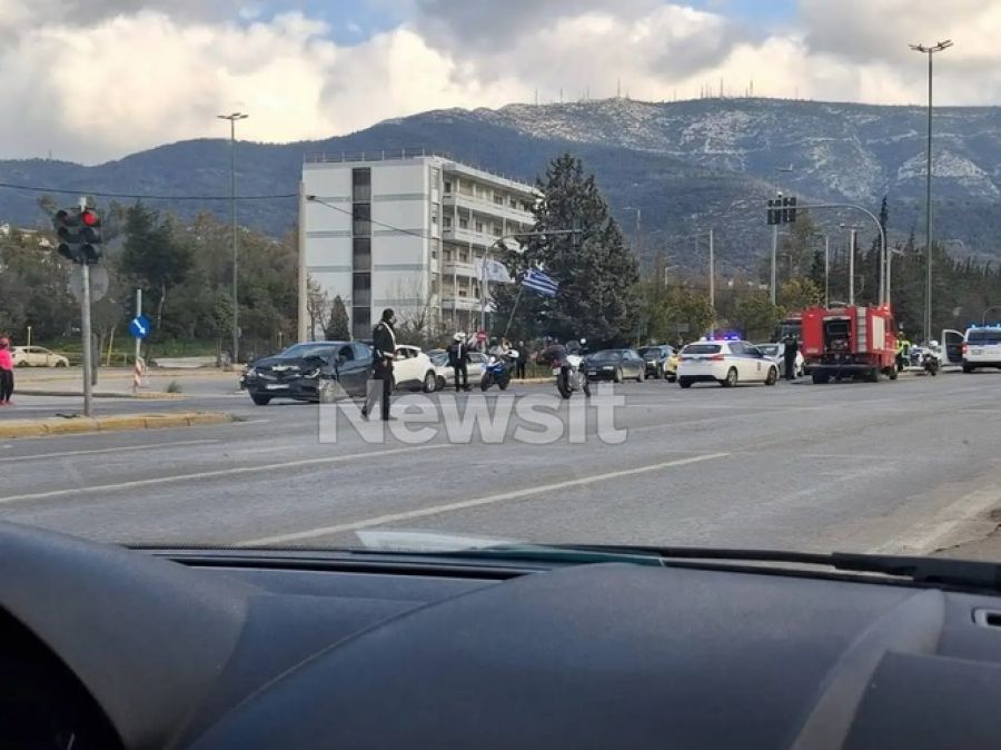 Αθήνα: Τρεις νεκροί και τρεις τραυματίες σε τροχαίο στη λεωφόρο Κατεχάκη