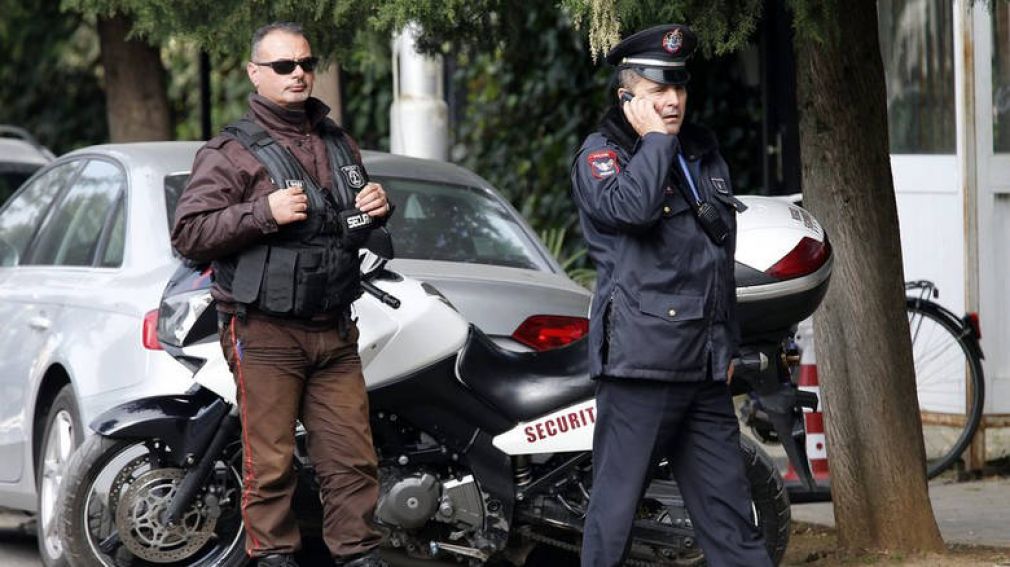 Αργυρόκαστρο: Νεκρός ομογενής που άνοιξε πυρ κατά αστυνομικών - Νωρίτερα είχε υψώσει την Ελληνική σημαία